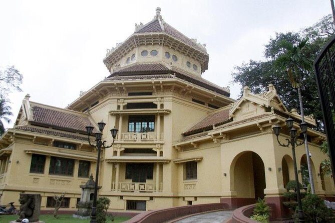 (Private) Hanoi French Quarter walking Tour - Hoan Kiem Lake: Start at the Center of Hanoi