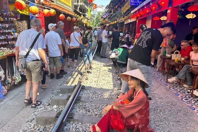 Private Hanoi Old Quarter Food Tour with 8+ Authentic Tastings - Hoàn Kiếm Lake: the heart of gatherings, plus the Secret Dish