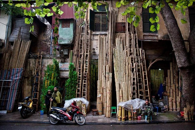 Private Hanoi Shore Excursion with Puppet Show from the port - Ho Chi Minh Mausoleum area and One Pillar Pagoda: big symbols in a tight schedule