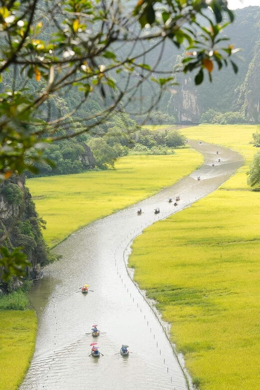 Private Luxury 1 Day Trip: Hoa Lu, Tam Coc, Mua Cave, Biking - Tam Coc boat ride on the Ngô Đồng River: the slow part