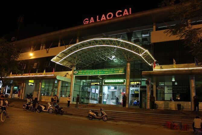 Private Overnight Train Hanoi To Sapa Or Return - Snacks and Water: Included Extras That Keep the Night Comfortable