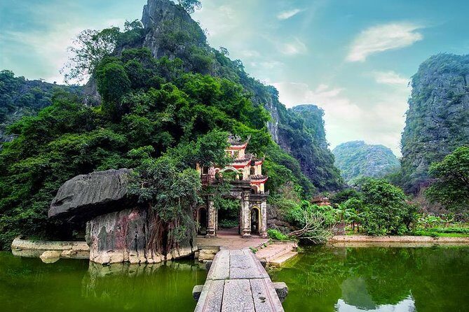 [Private] Tam Coc Boat-ride & Bich Dong Pagoda - Day tour - Guides Matter: English Explanations and Real-World Help