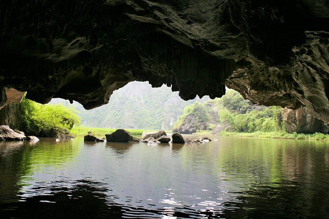 [Private] Tam Coc Boat-ride & Bich Dong Pagoda - Day tour - 7:30am Departure and the 2.5-Hour Drive Through the Red River Delta