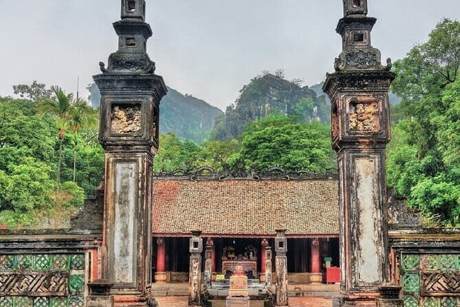 Private tour in Ninh Binh from Hanoi - Hanoi Opera House: A quick intro before the rural switch