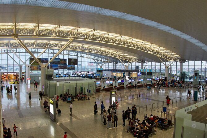 Private transfer Noi Bai Airport (HAN) - Hanoi City Center - The Ride to Noi Bai: Comfort, Timing, and a Smooth Landing