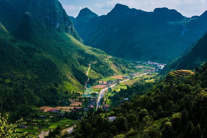 Private Transfers Ha Giang <=> Sapa One Way (Free Hotel Pickup) - Driver communication: basic English is the norm