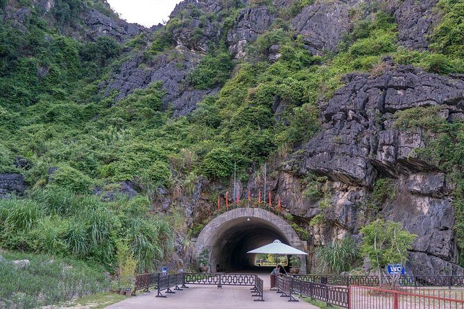 Private Transfers Hanoi <=> Sapa 1 Way (Hotel pick-up/Drop-off) - Door-to-Door Hanoi ↔ Sapa Pickup That Cuts the Stress