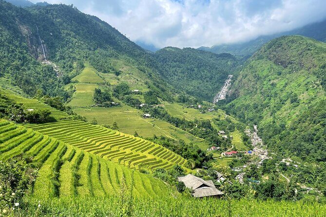 Private Trekking through Terraces Rice Fields in Sapa - What to pack for a terrace trek that can change fast