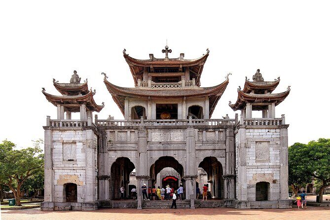 Pu Luong Ninh Binh Lan Ha bay 6days - The guide and the small-group energy: why it matters in Vietnam