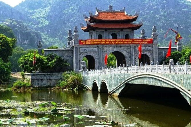 Round-Trip Hanoi to Ninh Binh Private Vehicle Charter - Adding a city guide: when extra help is worth the money