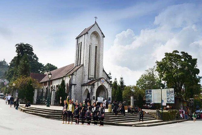 Sa Pa 2-Day Moderate Trek and Homestay Limousine Tour from Hanoi - The big walk: 10 km through terraces and bamboo forests