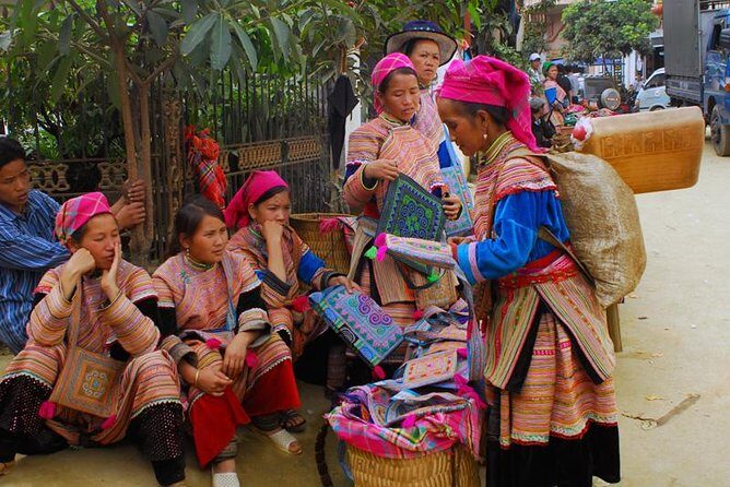 Sa Pa 2-Day Moderate Trek and Homestay Limousine Tour from Hanoi - Common snags on the ground: transport hiccups and cash for crafts