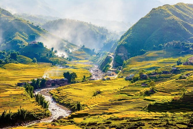 Sa Pa Trekking 2 Days 3 Nights Homestay by Night Train - Sapa on Day Three: Morning Life Wake-Up Call and a Surprise Trek