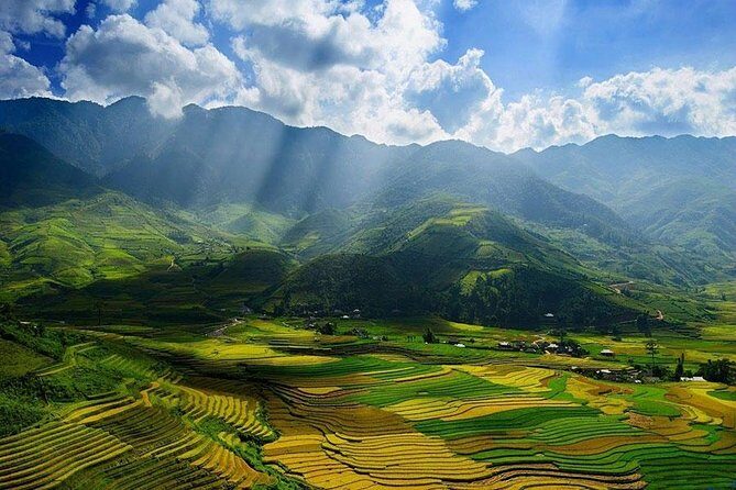 Sapa 2 Days 1 Night Bac Ha Market Tour (Overnight In Hotel) - Return to Hanoi: Border-Gate Breaks and a Late Evening Finish