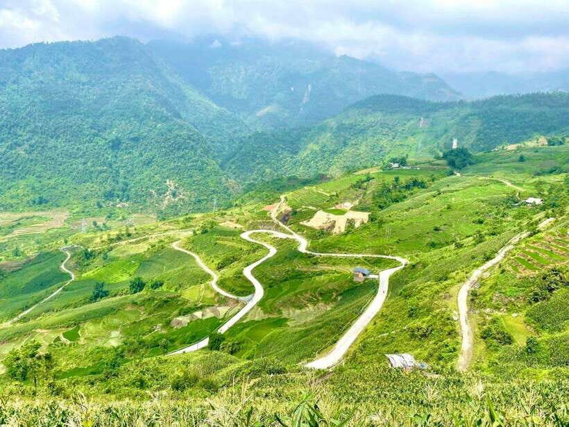SAPA: 2 DAYS Walking & 1 night at Homestay with LOCAL GUIDE - Day 2 Start: Red Dao Terraces, a Lake, and Bamboo Shade