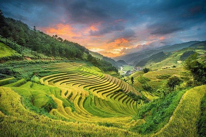 Sapa 3 Days 2 Nights Bac Ha Market From Ha Noi - Entering Sapa via Hanoi–Lao Cai bus timing