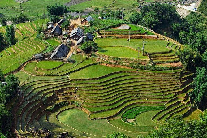 Sapa 3 Days 2 Nights Trekking Tour From Hanoi (2 Nights in Hotel) - Cat Cat village: Black Hmong culture near the valley of Fansipan
