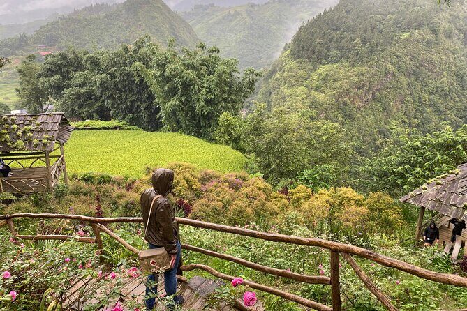 Sapa 3D2N Homestay and Hotel Experience by Limousine Bus - English-speaking guides: Phinh and Thao Thi as the real secret sauce