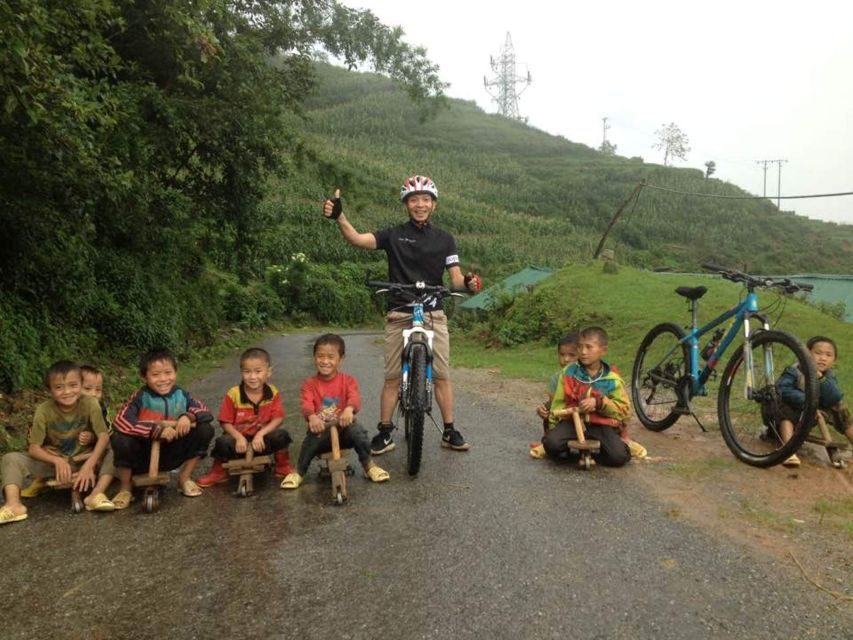 Sapa Bike Tour to Muong Hoa Valley and Local Life Experience - Giang Ta Chai: a waterfall break and a Red Dao / Black Hmong village walk