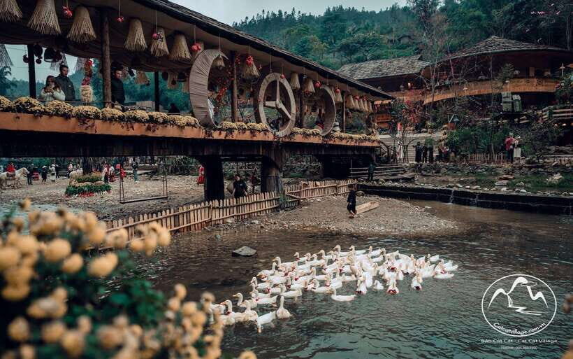 Sapa Cat Cat Village And Y Linh Ho Private Trekking Tour - Cat Cat Village: Hmong homes, crafts, and waterfall scenery