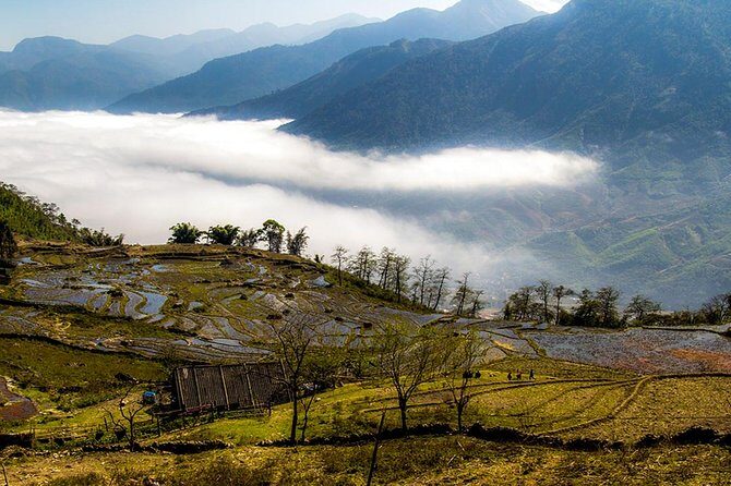 Sapa Motorbike Tour 1 Day| See All Of Rice Fields & Valleys in One Day - Lunch, village entry, and the small etiquette choices that keep things respectful