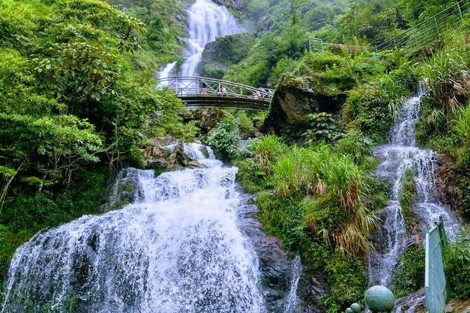 Sapa Private Car Tour to Silver & Love Waterfalls and Lonely Tree - Thác Bạc Waterfall (Silver Falls): the first 30 minutes