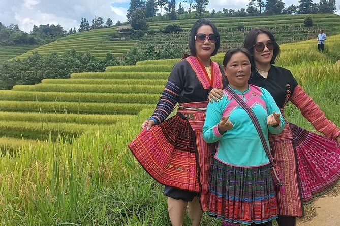 Sapa Trekking / Hiking through Sapa Valley with native Hmong - Day 2 in Hoang Lien National Park: trails, forests, and waterfalls