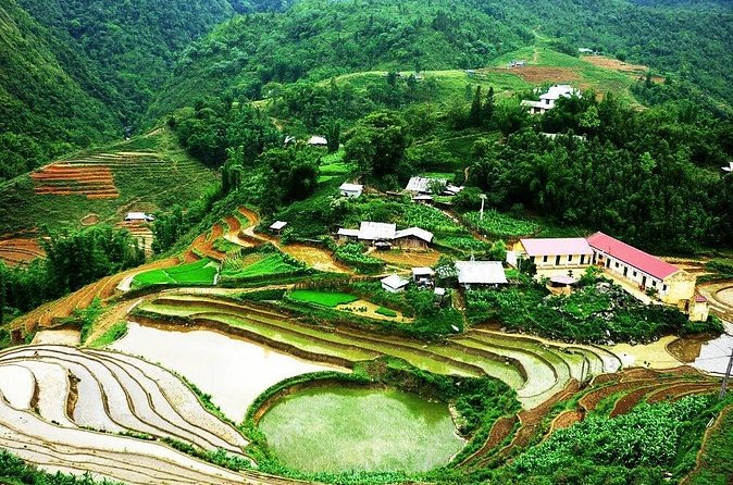 Sapa Trekking Tours - 2 Days 1 Night Stay At Homestay - Guides and Group Size: The Difference Between a Walk and a Trip