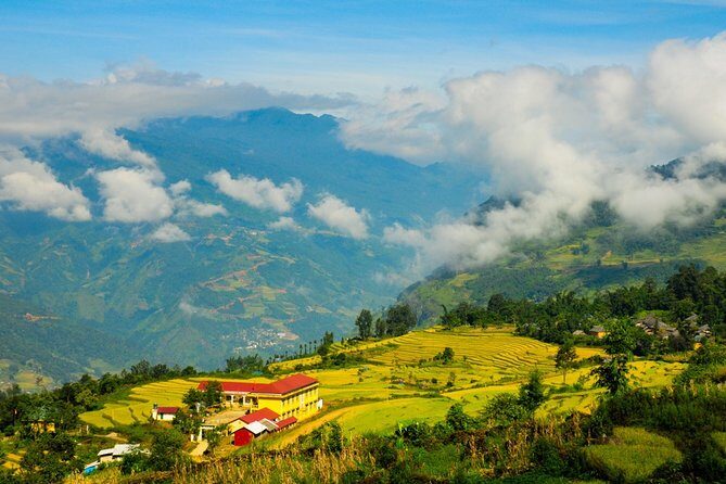 Sapa Villages trekking and homestay 2 Days/ 1 night package tour: best selling - The route, in plain terms: Ta Van, rice terraces, then Giang Ta Chai