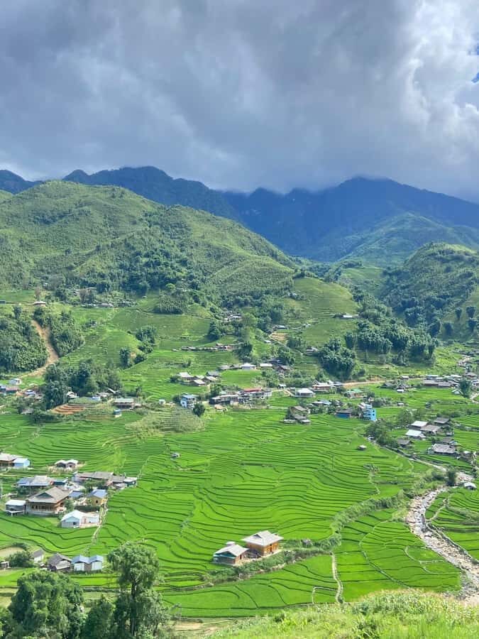 Sapa: Y Linh Ho - Lao Chai, and Ta Van Trekking Day Tour - Y Linh Ho: Black Hmong rice terraces and weaving you can watch