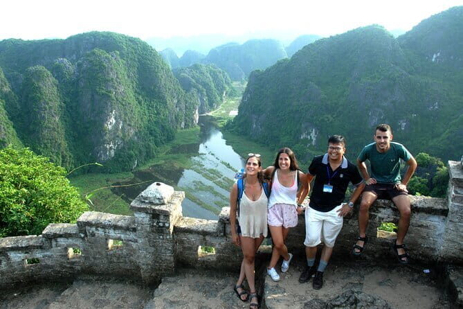 Shore Excursion Discovery Hanoi City from HaLong Bay Port - Hoan Kiem Lake and Cầu Thê Húc: short time, iconic views