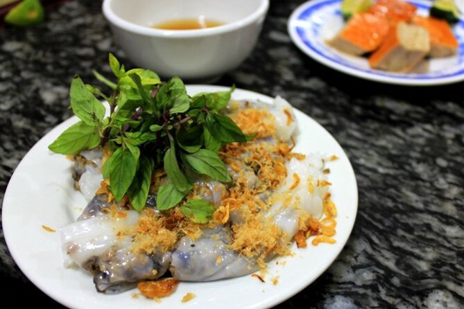 Small Group Hanoi Street Food Walking Tour with Local Guide - The guide makes or breaks a street food night