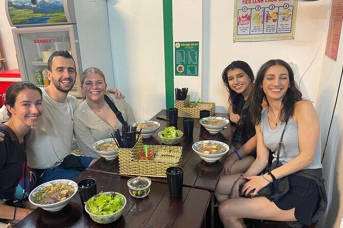 Street Food Tour with a Guide - How the 3-hour Old Quarter loop usually feels