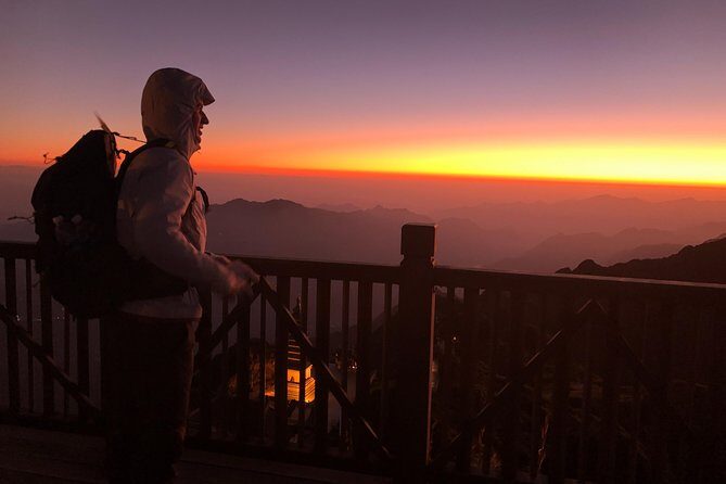 Sunrise Fansipan Mountain Hiking Tram Ton Trail 2D1N - Day 1: Sapa to Tram Ton, lunch at 2,200m, and sleeping near 2,800m