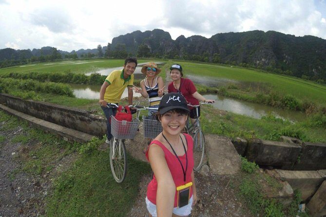 Tam Coc Ninh Binh - Hoa Lu - Deluxe Daily group Tour - Morning pickup and the road rhythm toward Hoa Lu
