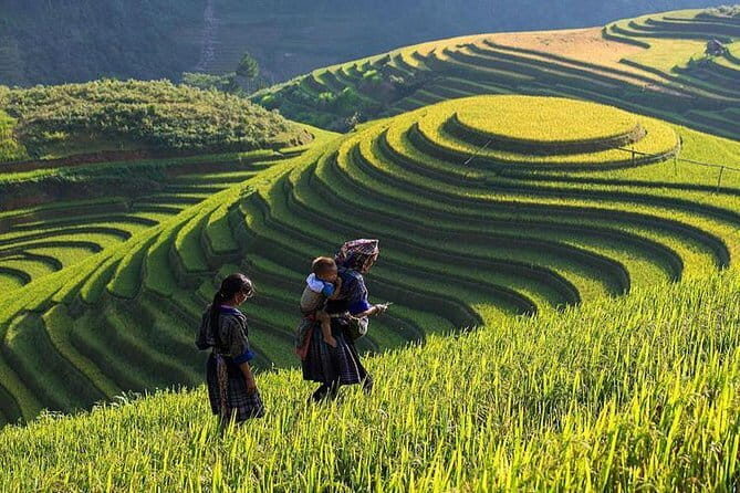 Tandem Paragliding Experience in Hanoi - What to wear in Hanoi: ankle support, sun protection, and comfort