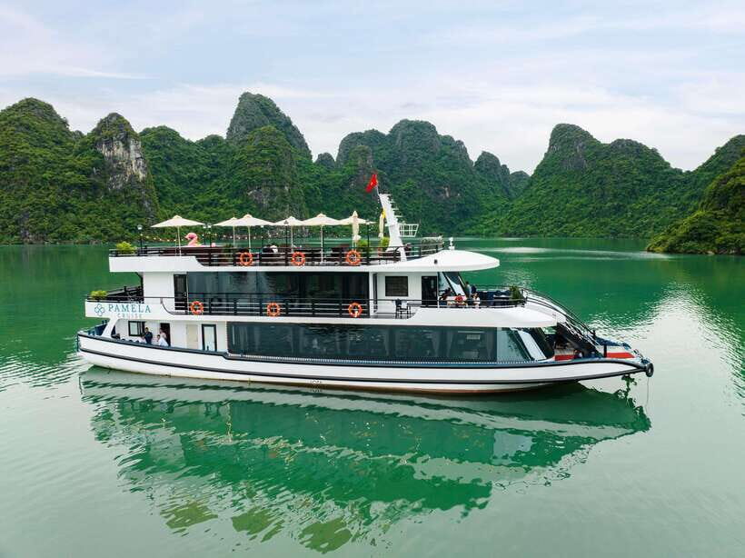 The BEST Ha Long Bay 5-Star Day Trip with Pamela Cruise - From check-in to the first views: the welcome drink moment