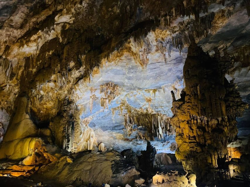 Tour Phong Nha-Ke Bang National Park 2 days 1 night - Paradise Cave: the long dry-cave walk that feels strangely easy
