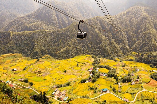Tour to Sapa town and Cat Cat Village at the Fansipan Mountain - From Hanoi at 21:30: the sleeper-bus rhythm to Sapa