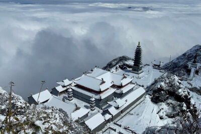 Tour to Sapa town and Cat Cat Village at the Fansipan Mountain - Fansipan cable car and the cloud mood that changes everything