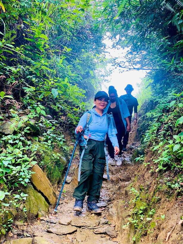 Trekking Sapa 1 Day With Local Guide, Terraced Rice Fields - Y Linh Hồ: lunch with a Hmong family and the stories that make it click