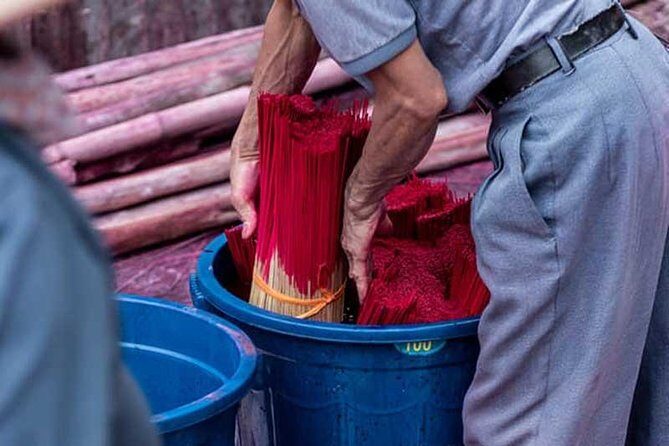 Ultimate Quang Phu Cau Photo Experience - Workshop time: bamboo chopping, dye dipping, and incense paste creation