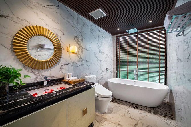 Ultra luxury style-3D/2N amazing activities Halong-Lan Ha- Cat Ba - Boarding the luxury ship: cabins and comfort that change the mood