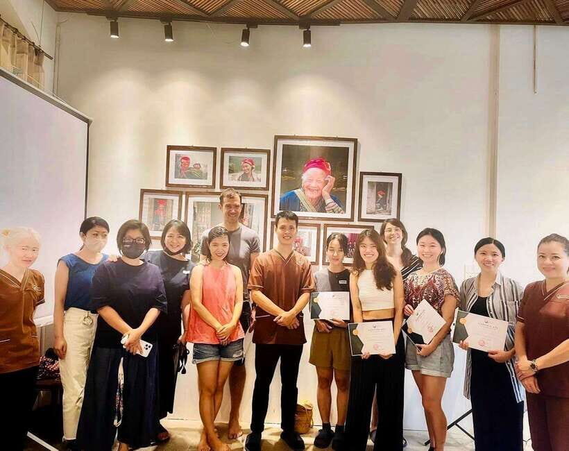 Vietnamese deep tissue neck and shoulder massage class - Dong Bac Neck and Shoulder Relief in a Few Hours