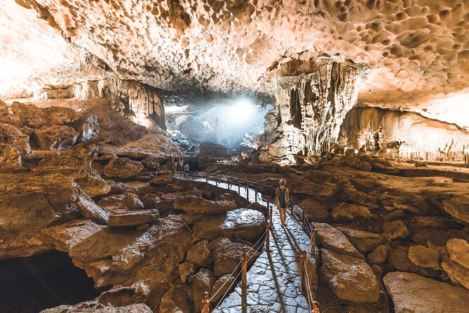 ️ Ha Long Bay Instagram Tour: Most Famous Spots (Private & All-Inclusive) - Why this private Ha Long Bay trip beats the big-crowd cruise day
